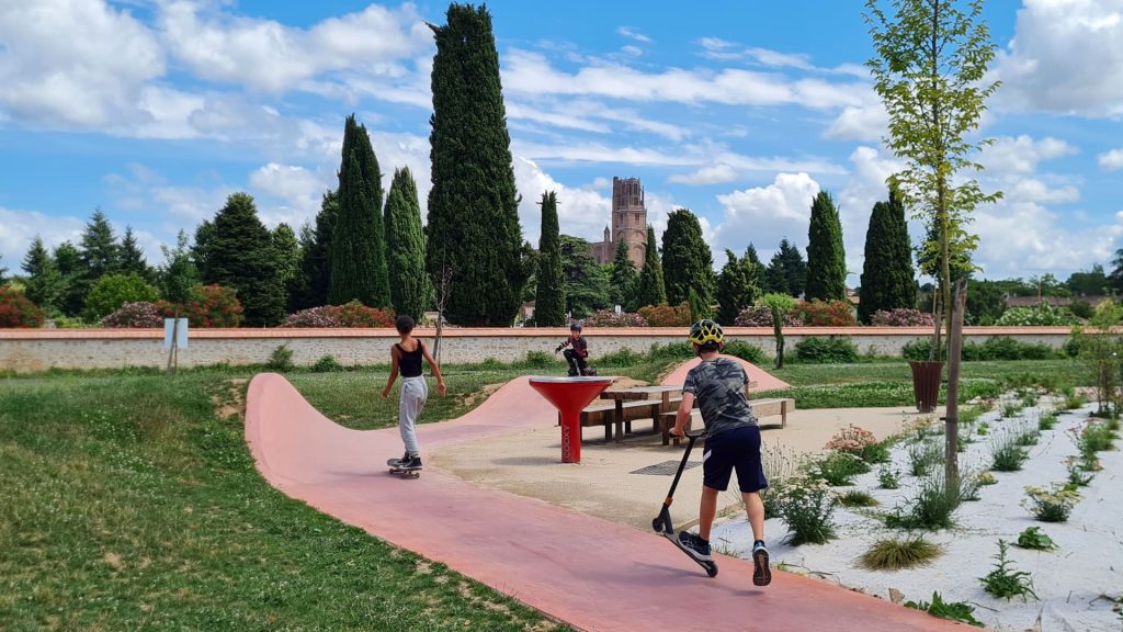 Albi Skate Park, l'un des plus grands en Occitanie - Installé sur la base de loisirs de Pratgraussals pour le loisirs et en discipline sportive