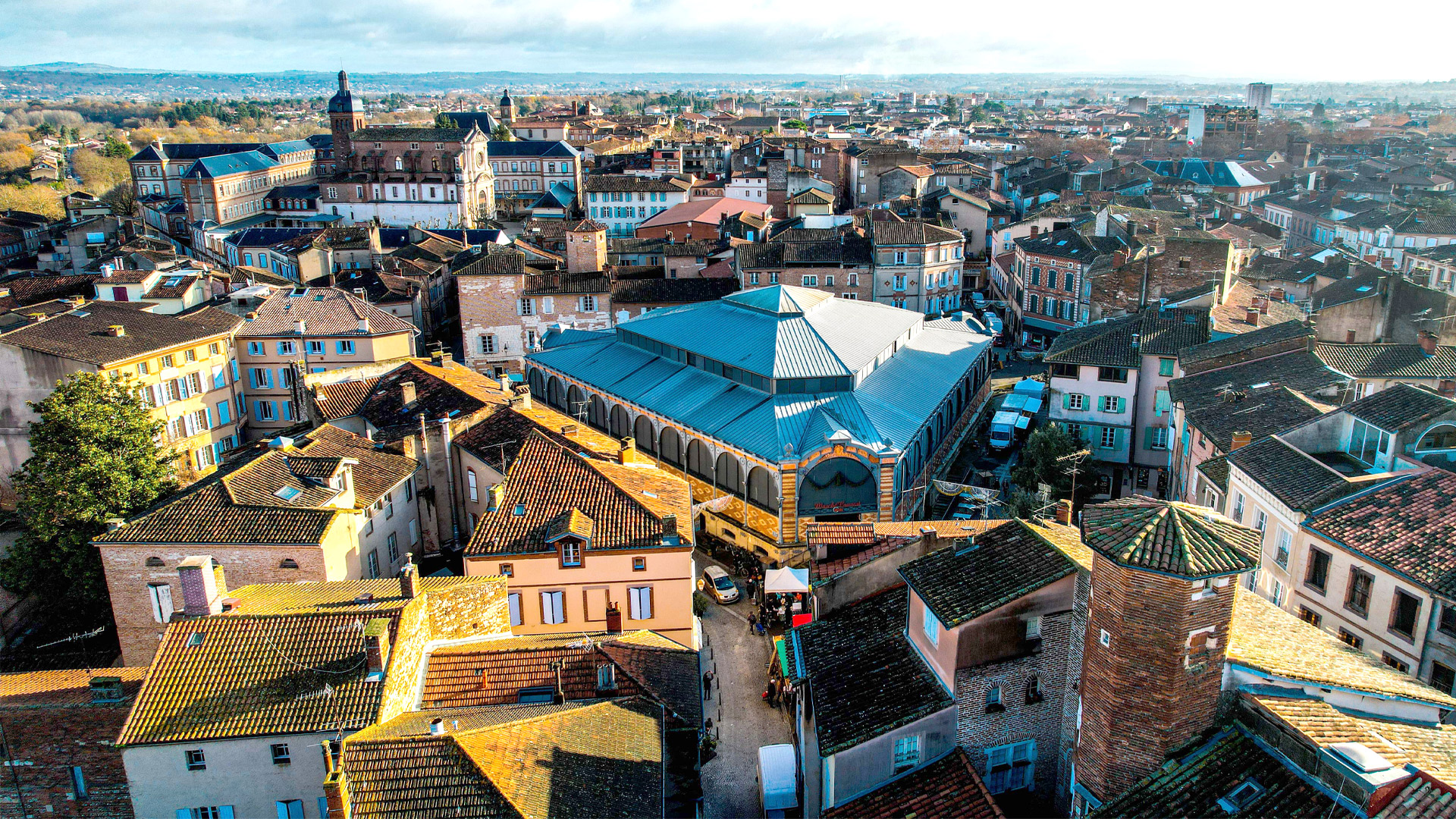 Albi - En visite dans le centre ancien autour d'un quartier-St-salvi