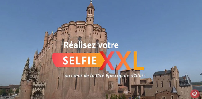 Albi - Selfie XXL place sainte Cécile, partagez vos vacances