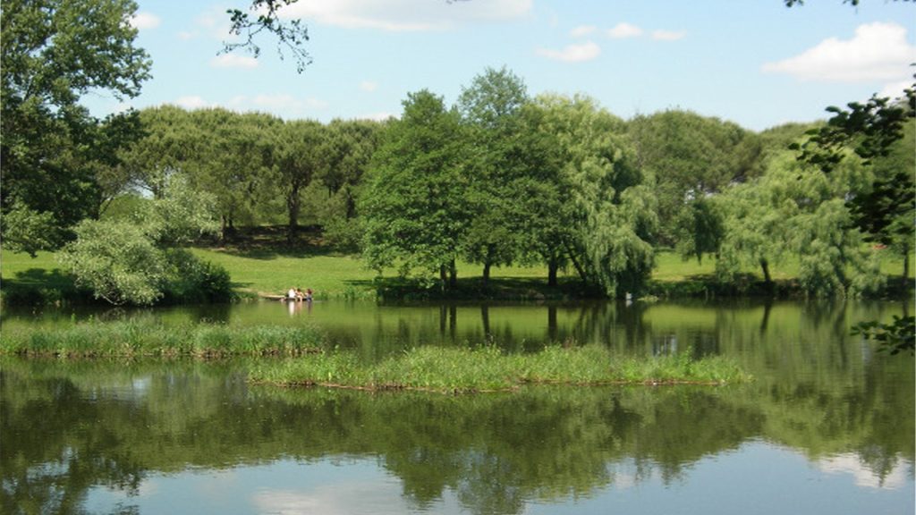 Le lac de la Base de Loisirs de Pratgraussals à Albi