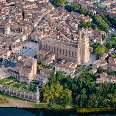 Albi, vue aerienne depuis la nacelle d'une montgolfière